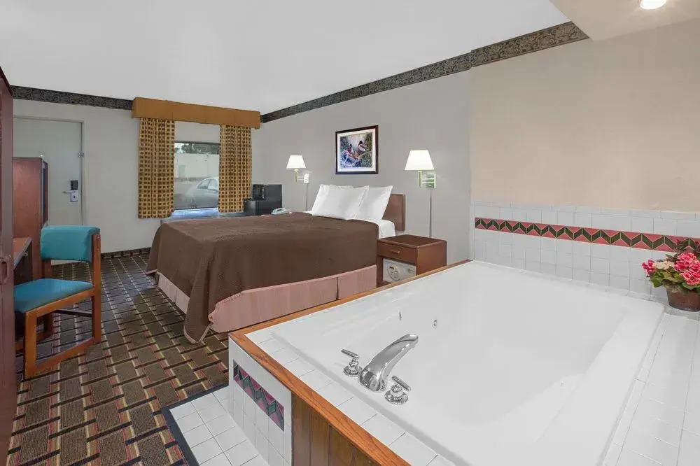 Travelodge Grand Rapids