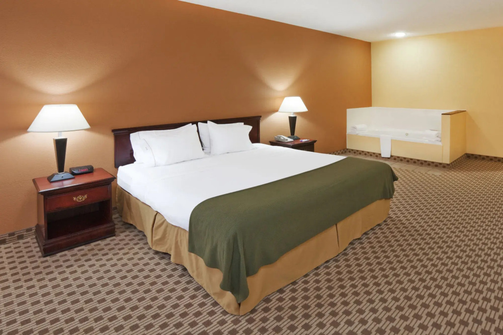 Holiday Inn Express & Suites Lebanon by IHG