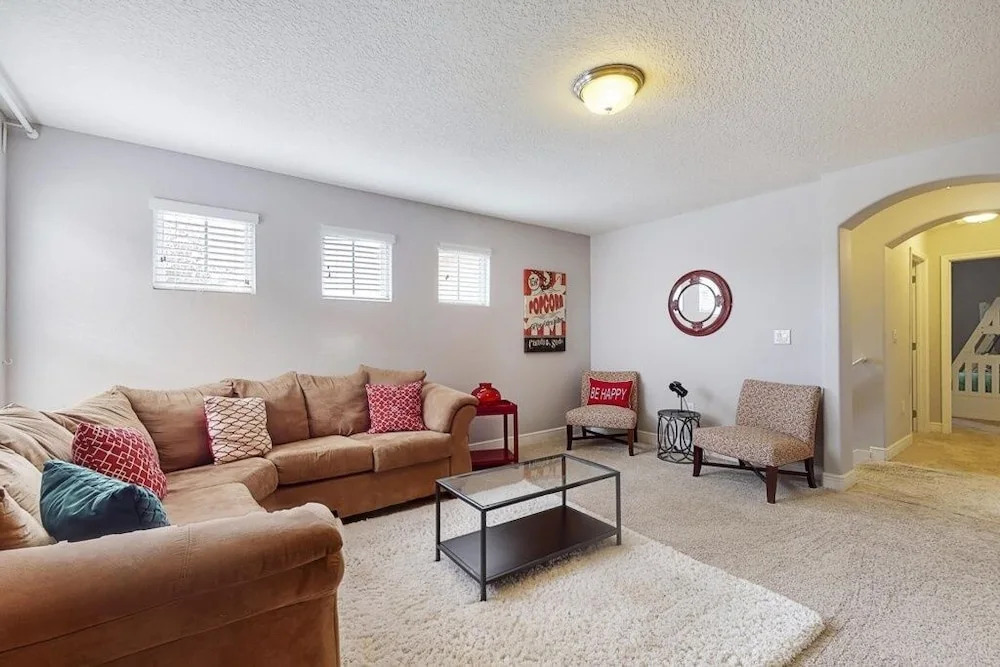 Beautiful Luxury Home With All The Space With Pool 5 Bedroom Home by Redawning