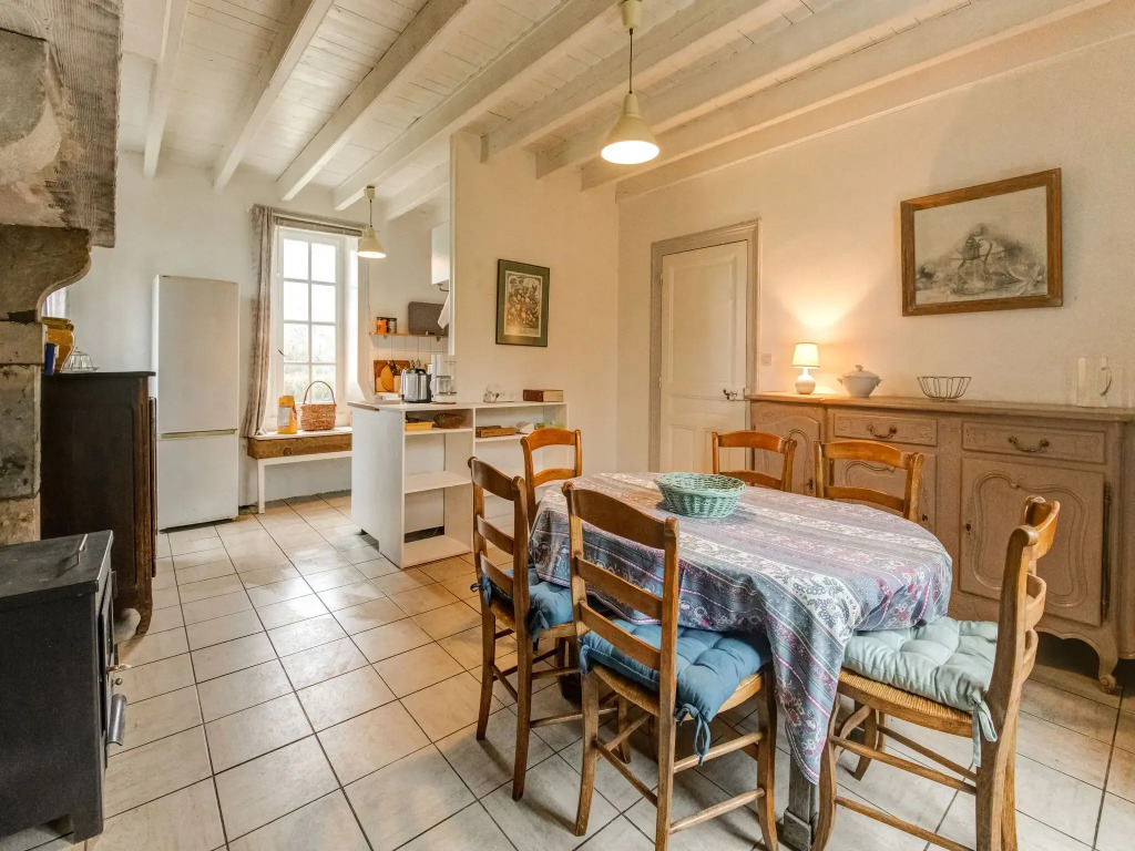 Pretty Holiday Home in Golleville with Private Garden