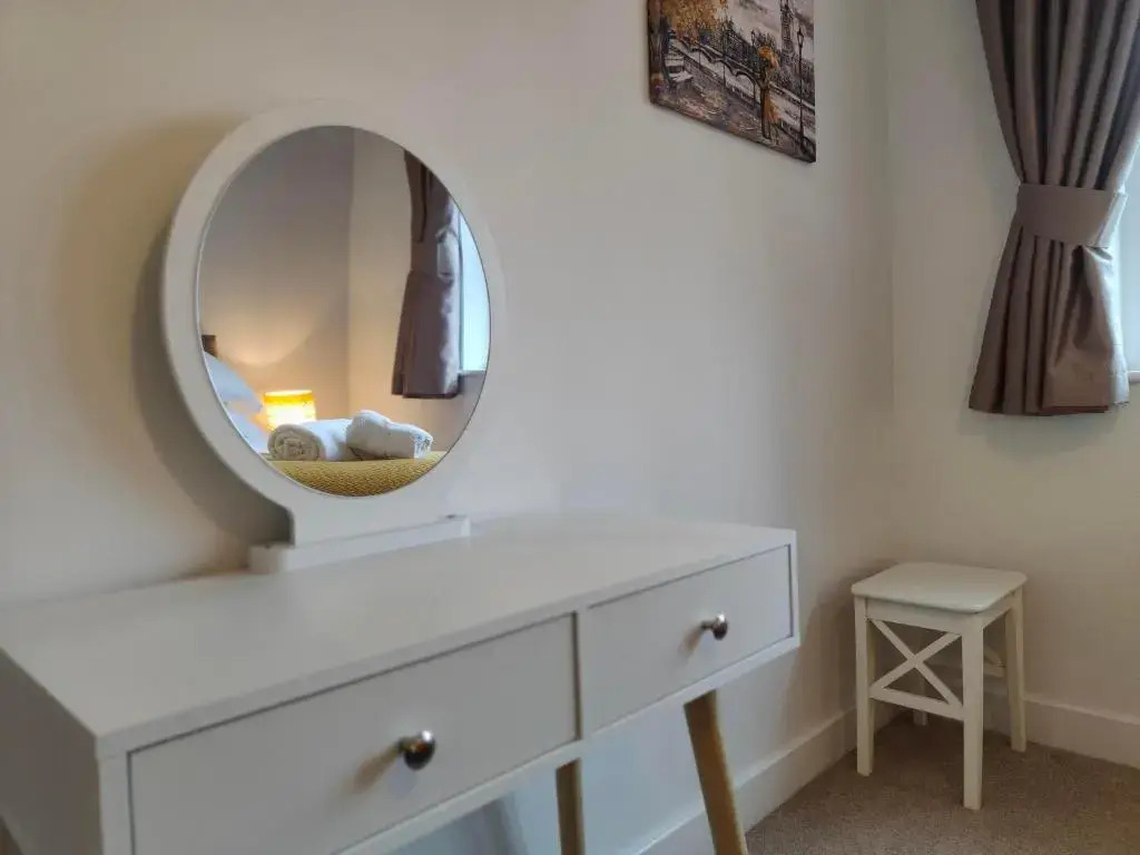 Birdsong Rural Winchester Twyford - 2BR, 5BR, 7BR - sleeps upto 14