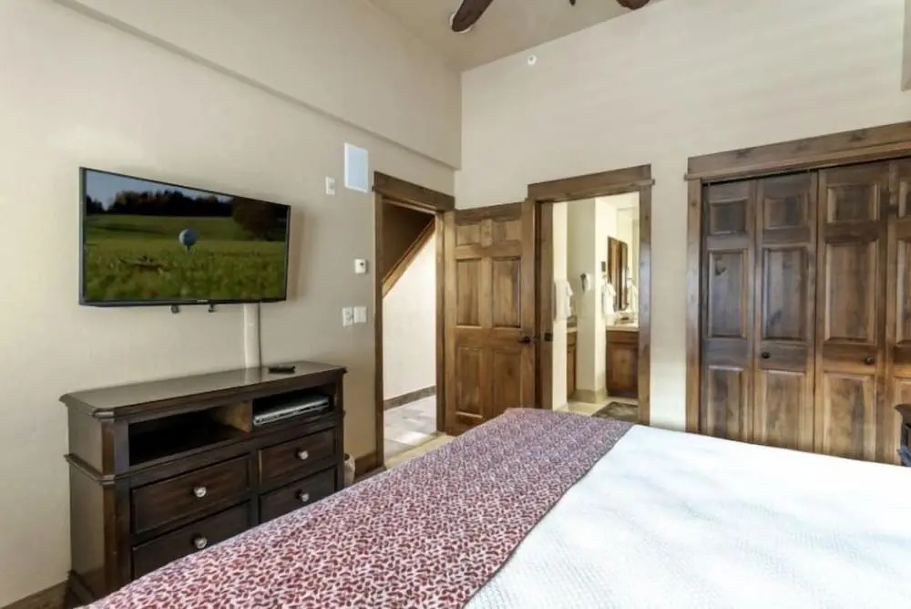 3 Bedroom In Lionshead Village At The Antlers