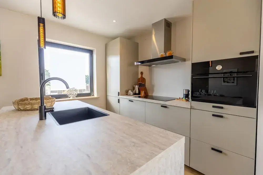 Modern Family Apartment With Balcony and Parking