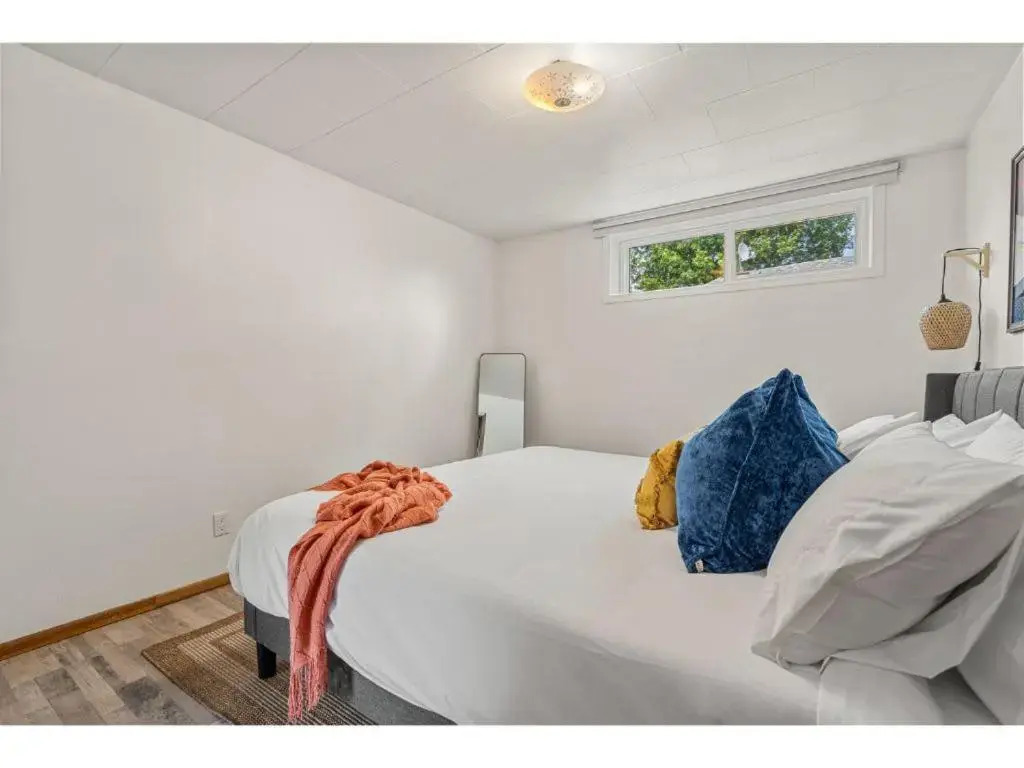 The Colour I 10 Minute To Royal Tyrrell I Sleeps 7