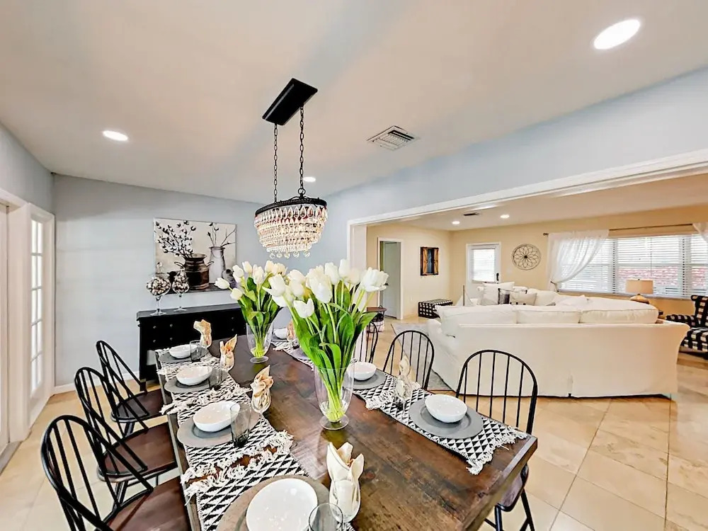 1919 Siesta Drive Home 4 Bedrooms 2 Bathrooms Home