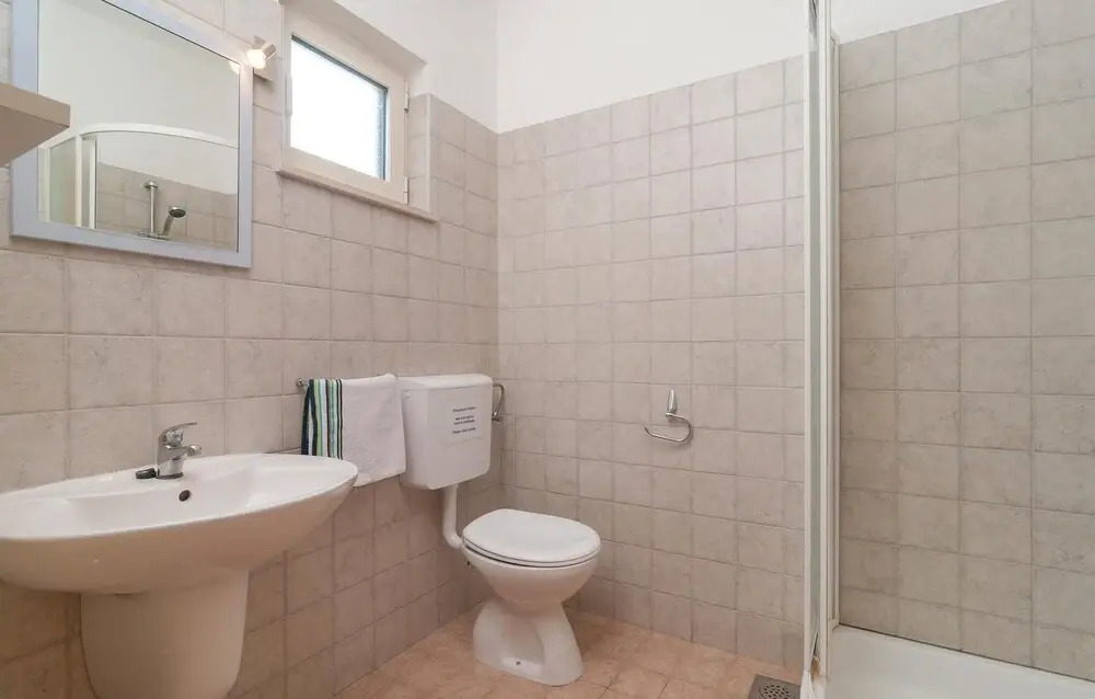 Amazing Home in Praznica With 4 Bedrooms, Wifi and Outdoor Swimming Pool