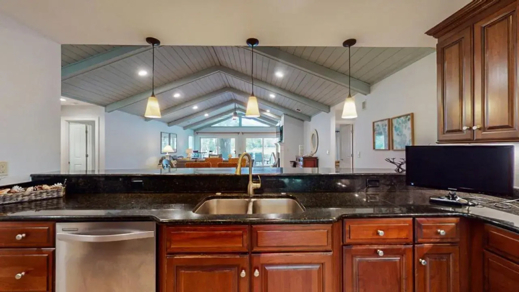 15 Promontory Ct
