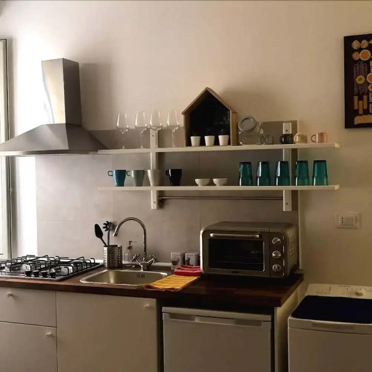 21 Holiday House