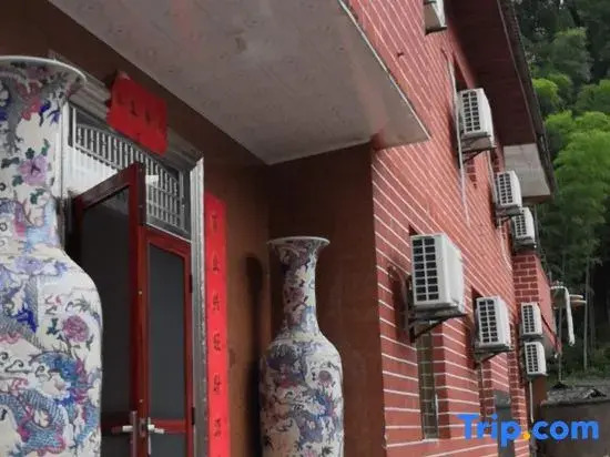 Jinggangshan Scenic B&B