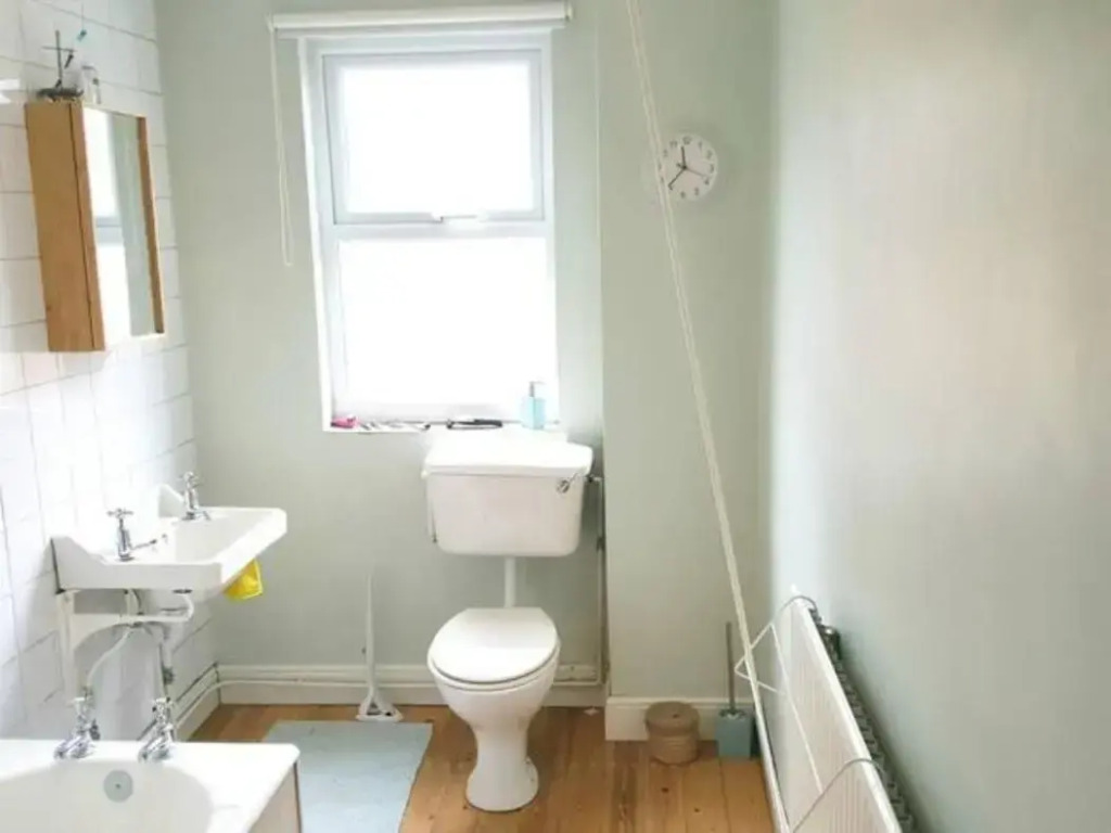 Spacious 2 bed Airbnb (entire house!)