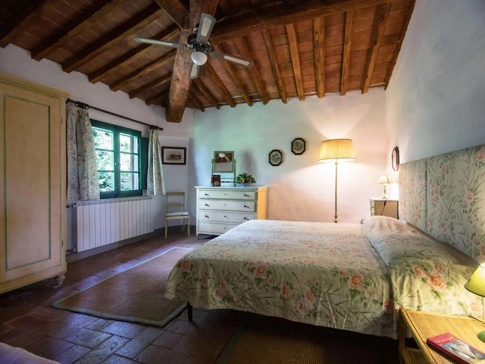Apartment with large garden and pool on the hills of Pisa