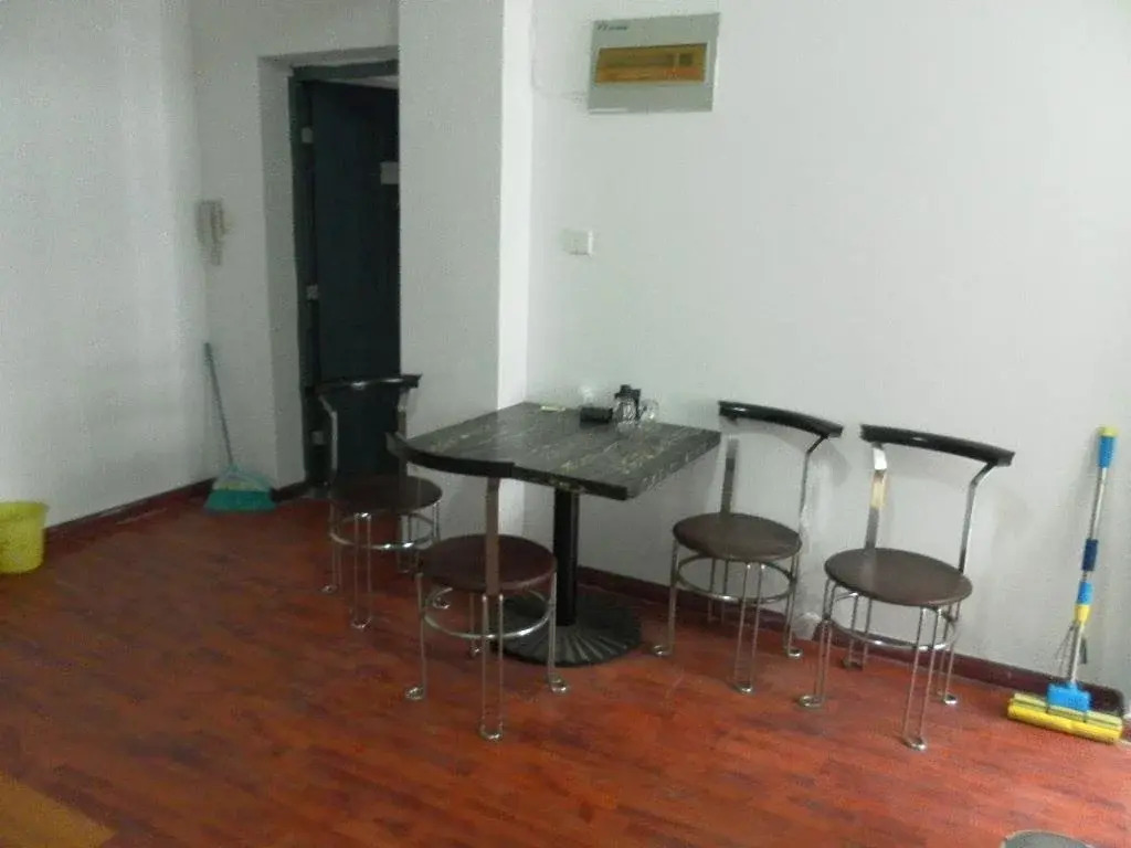 Mr. Chen's Self-Serve Family Inn