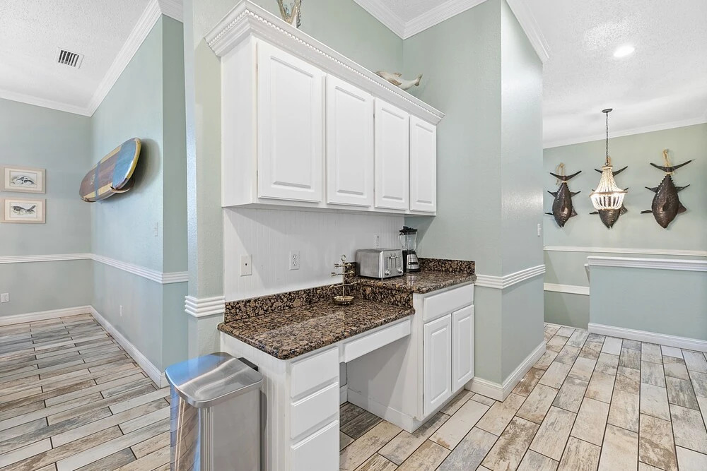 Beach Breeze 4 Bedroom Home by RedAwning