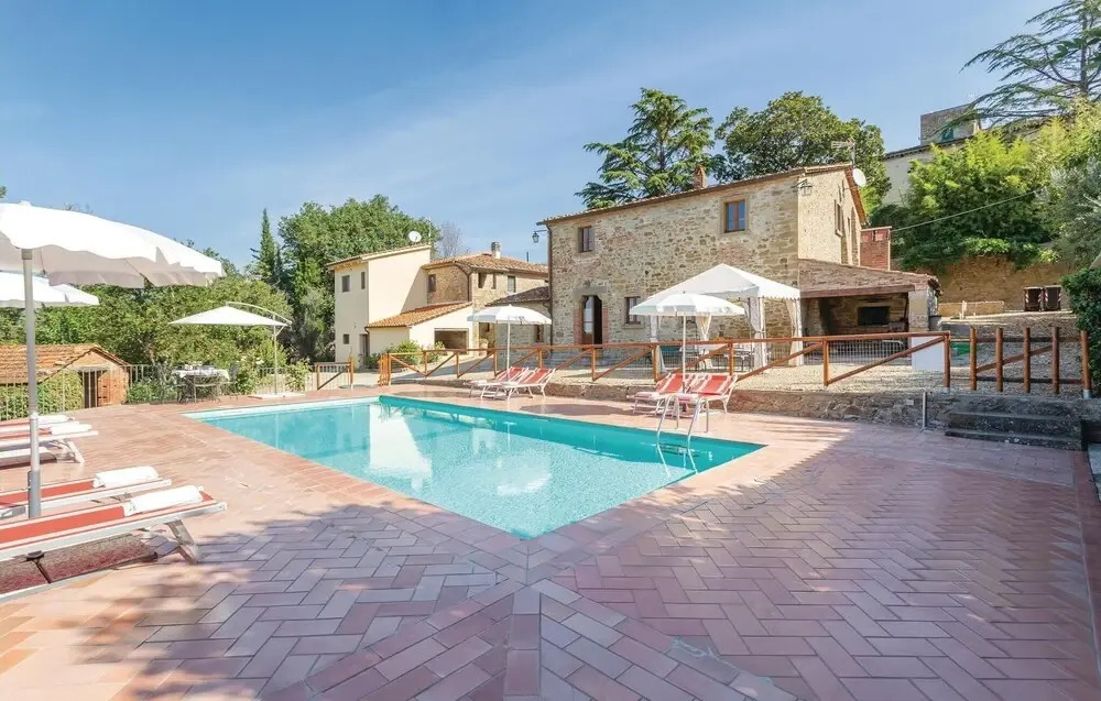 Beautiful Home in Castiglion Fiorentino With 4 Bedrooms, Wifi and Outdoor Swimming Pool