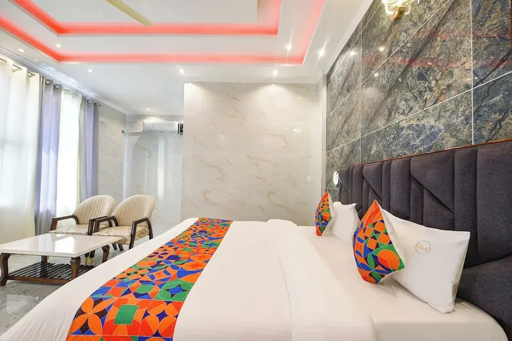Fabhotel Paradise