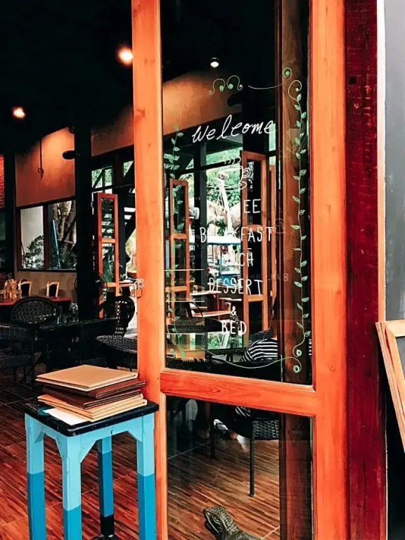 Bloom Cafe & Hostel