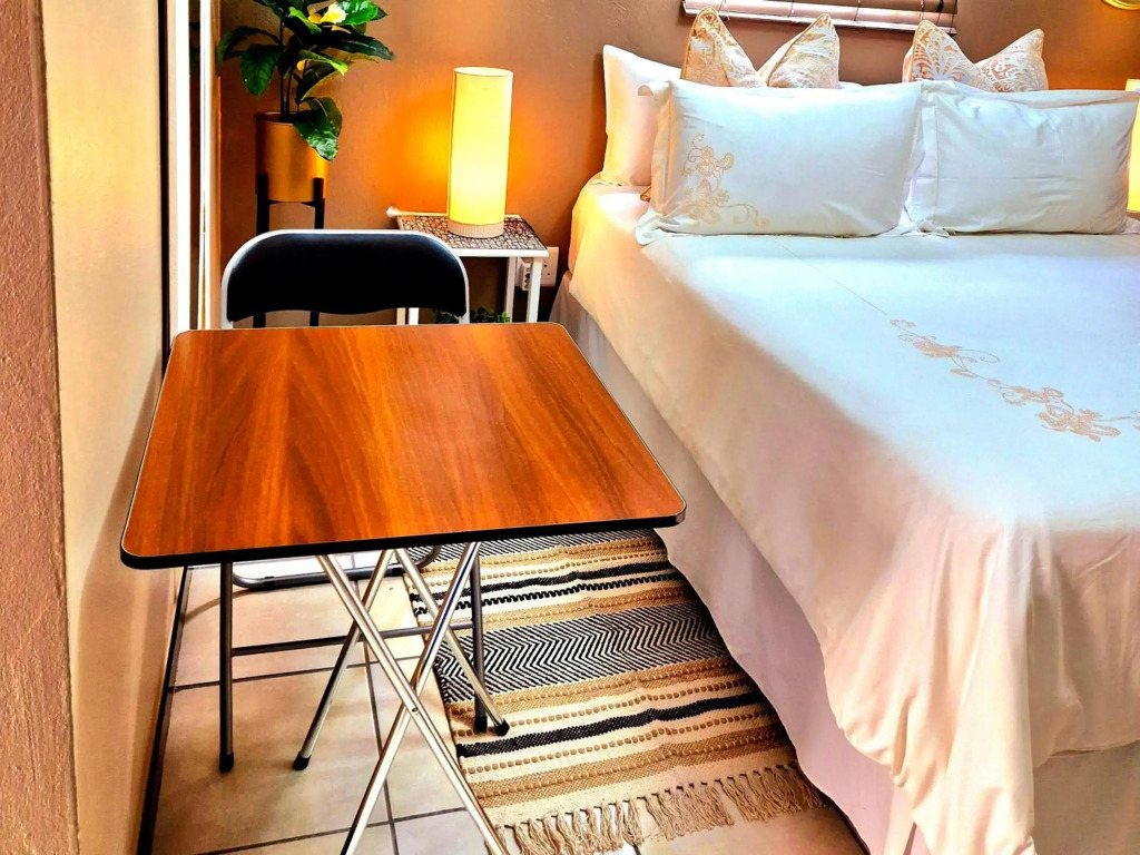URlyfstyle Cottage Near OR Tambo International Airport