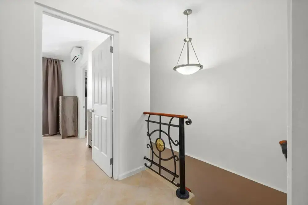 Upscale Gated Community Oasis Close to the Beach