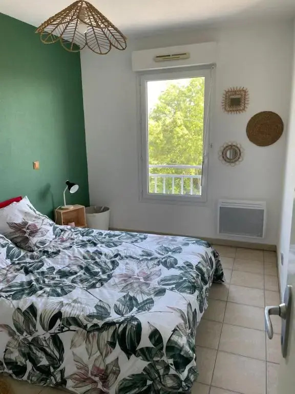 Appartement T2 avec balcon, lumineux, au calme.