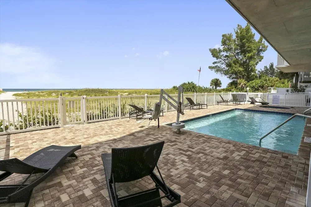 Luxurious/brand New Oceana/pools/hottubs/ W203 Great Location!