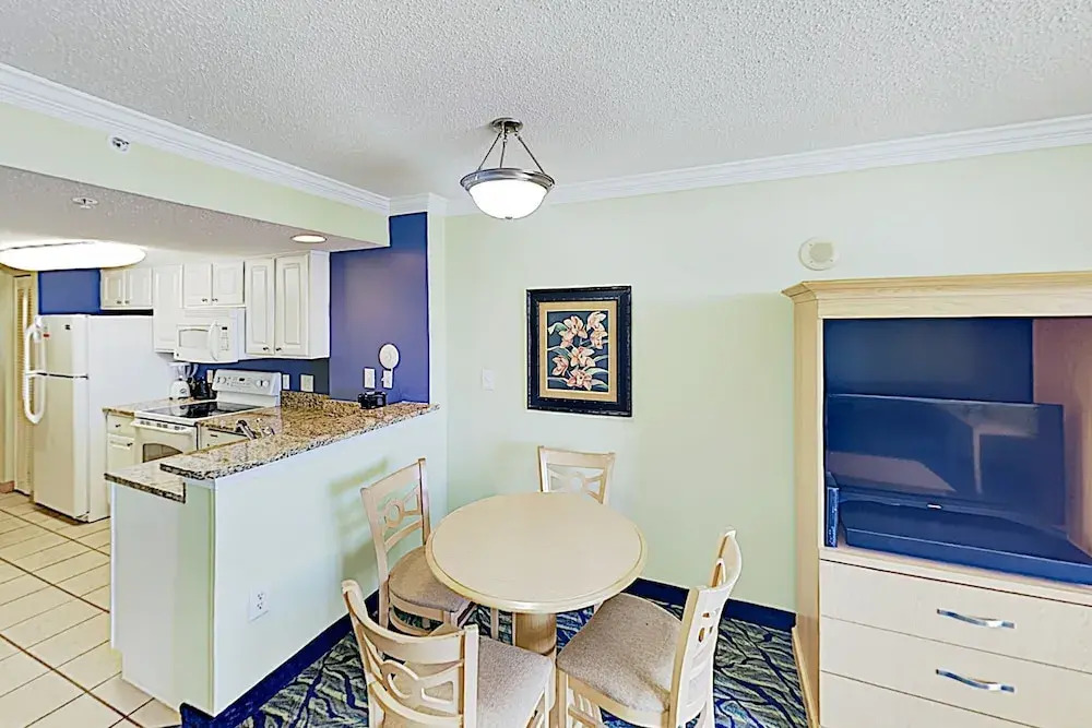 New Listing! Oceanfront W/ Balcony & Pools 1 Bedroom Condo
