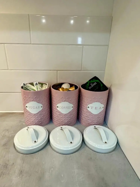 House in Croydon Welcomes you to Comfort and Style