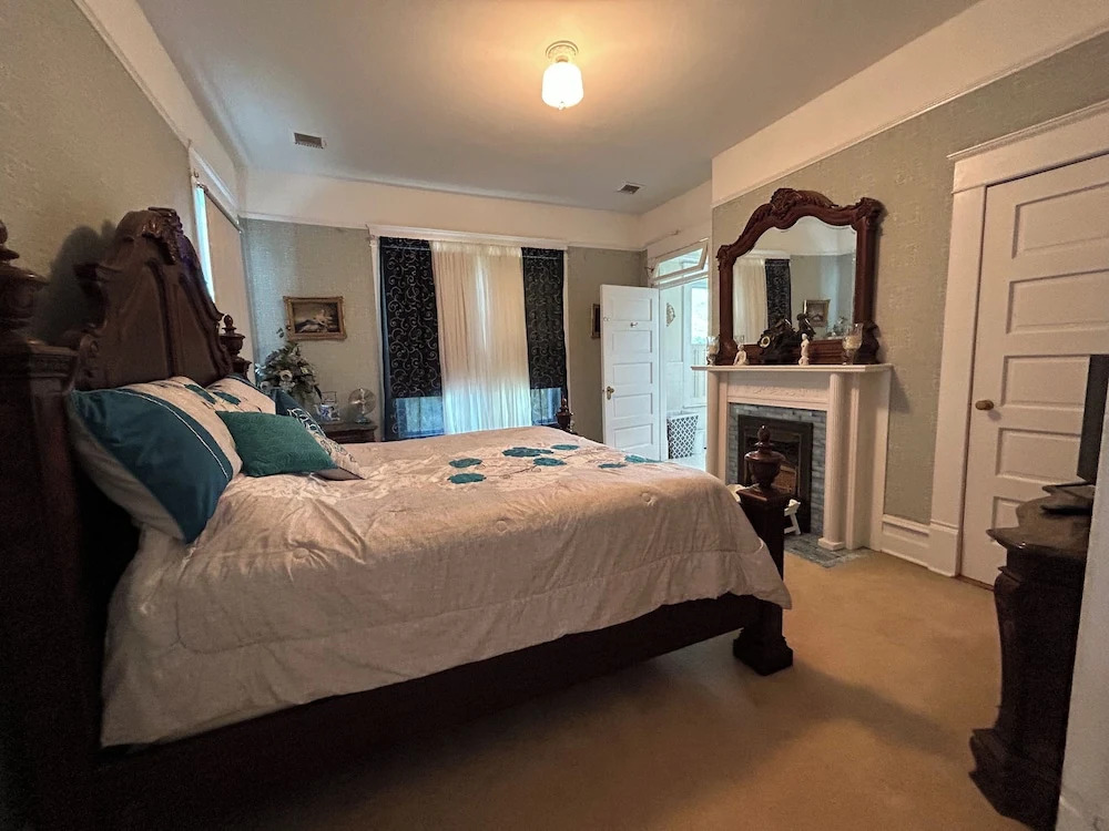 Enloe House Lodging & Events