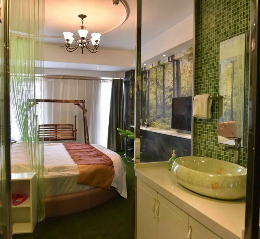 Luoyang Jiayue Theme Hotel