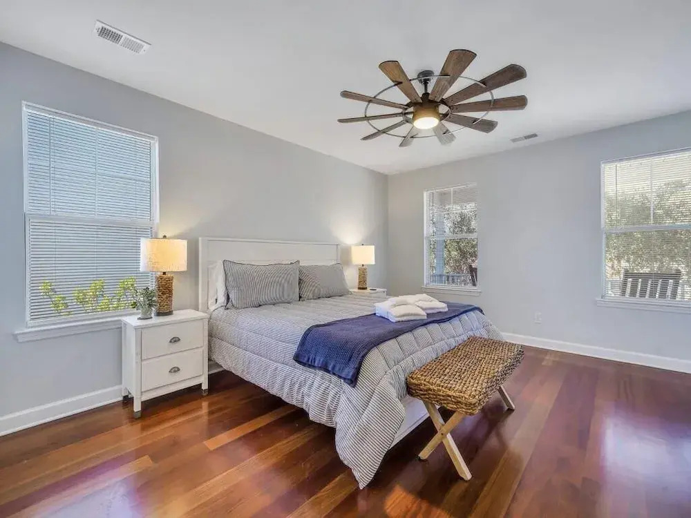 Coastal Quarters in Bluffton - Dog Friendly! Bluffton Park Lowcountry Charmer