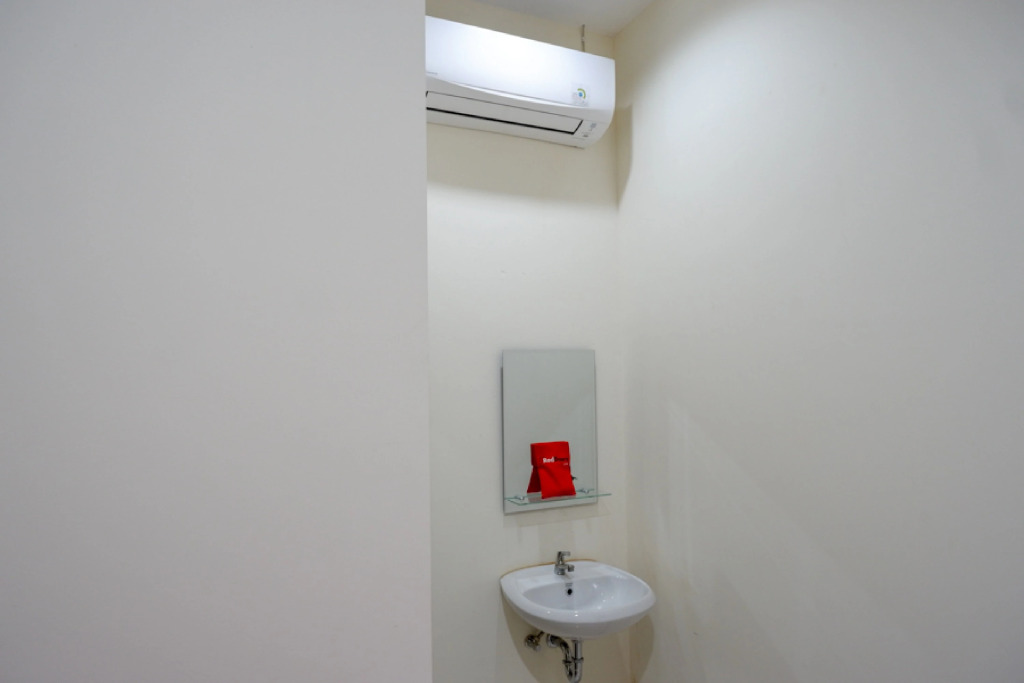 RedDoorz near Living Plaza Purwokerto