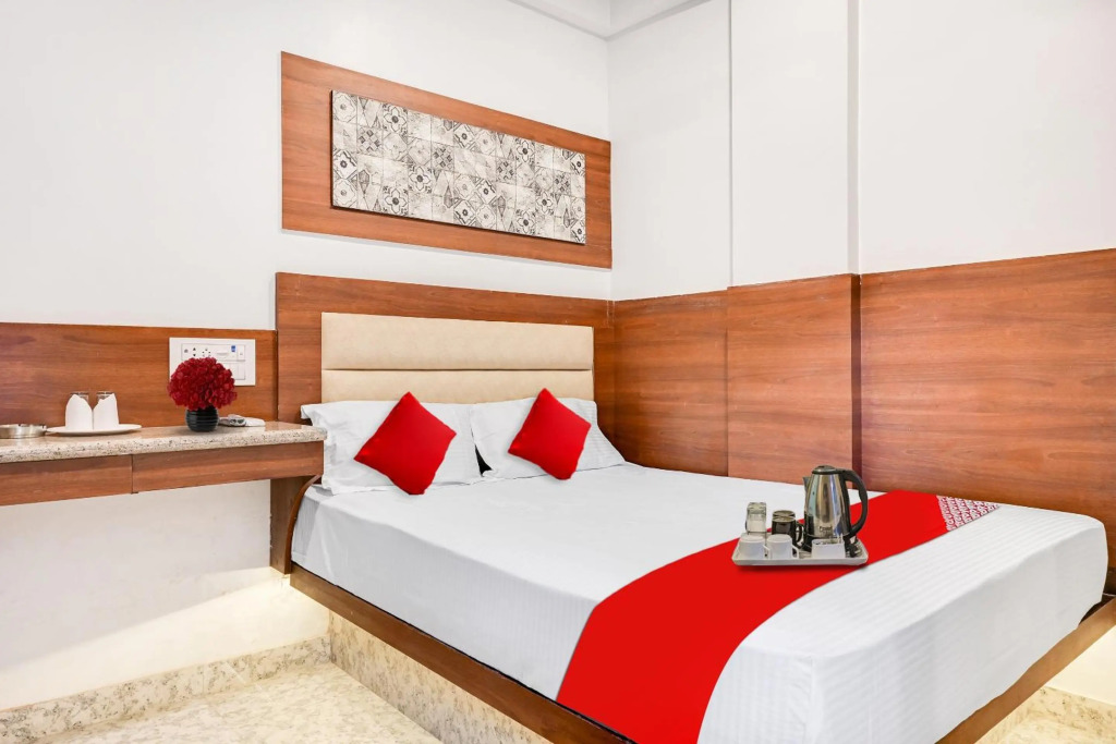 Super Townhouse Zero Mile Gandhi Setu Formerly Classic Court