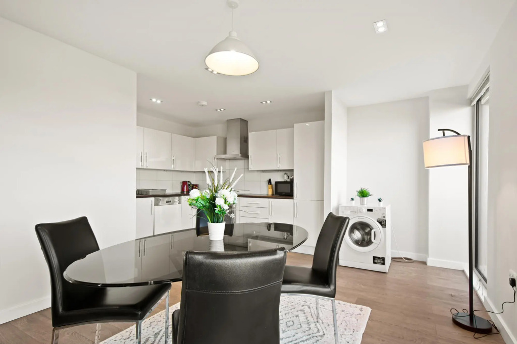 Three Bedroom Apartment in Hoxton