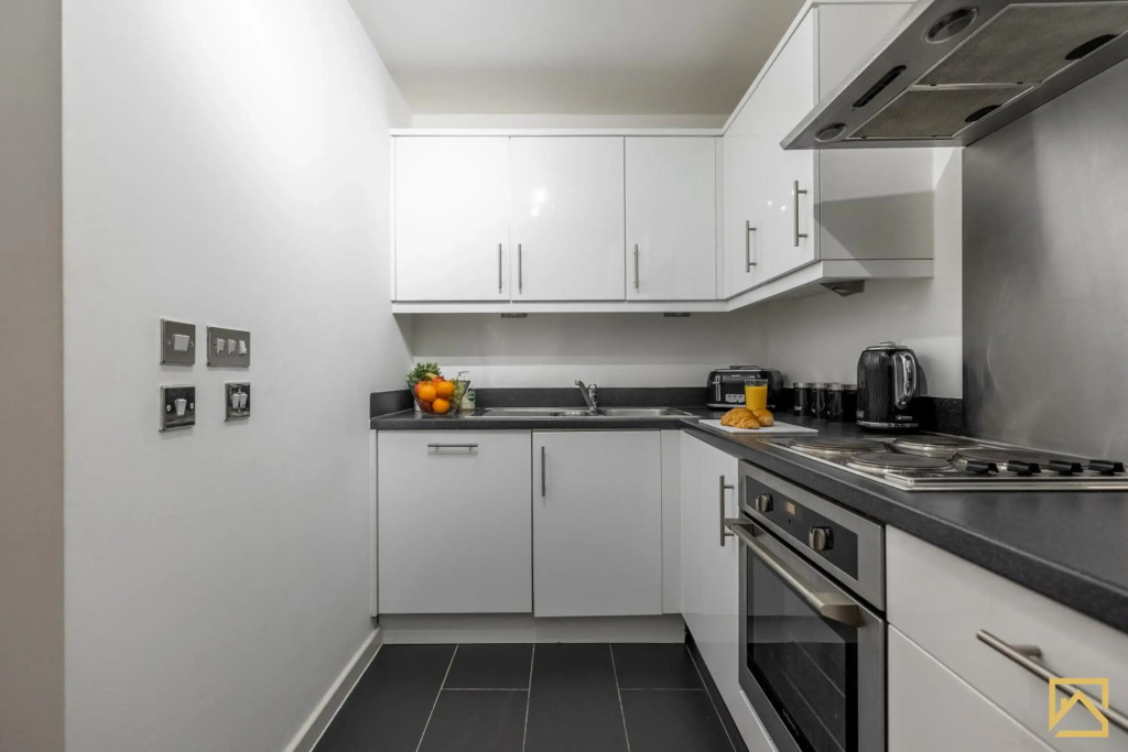 Modern 1 bed in central MK, Free Parking, Smart TV, Manhattan House