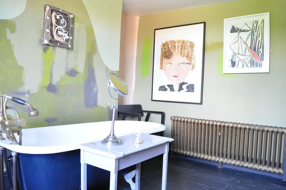 Colourful 3 Bedroom House in Camberwell