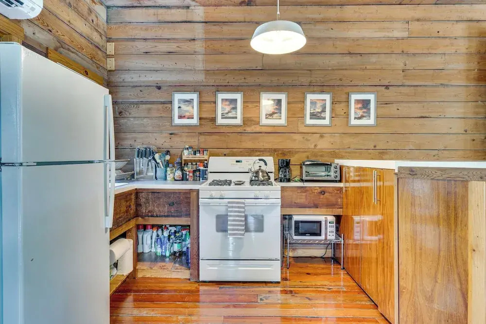 ‘The Bird House’ Lush Bungalow, Steps from Ocean