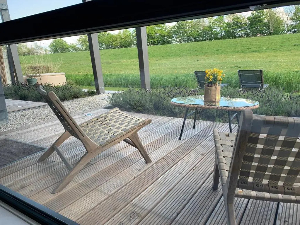 B&B Veluwemeer, jacuzzi, swim spa, sauna, steam bath and sandy beach
