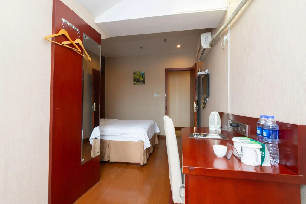 GreenTree Inn Shanghai Songjiang Xinqiao Jiuxin Road Express Hotel