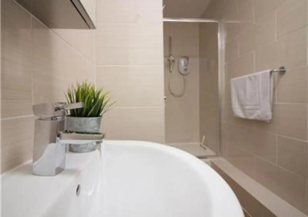 Stayzo Premiere Serviced Accommodation - 17