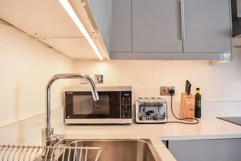 Stylish 3 Bedroom Home With Roof Terrace