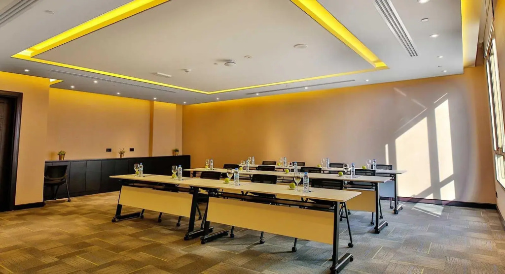 Four Points by Sheraton Production City, Dubai