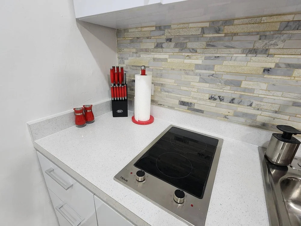 Modern Style 1 Br Near Beaches With Free Parking