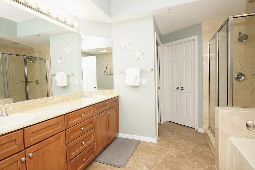 Heron PH-09 - 3 Br condo by RedAwning