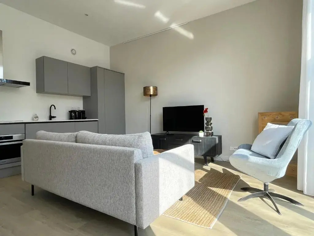 Exclusively 1 Bedroom Serviced Apartment 48m2 -MNL E-