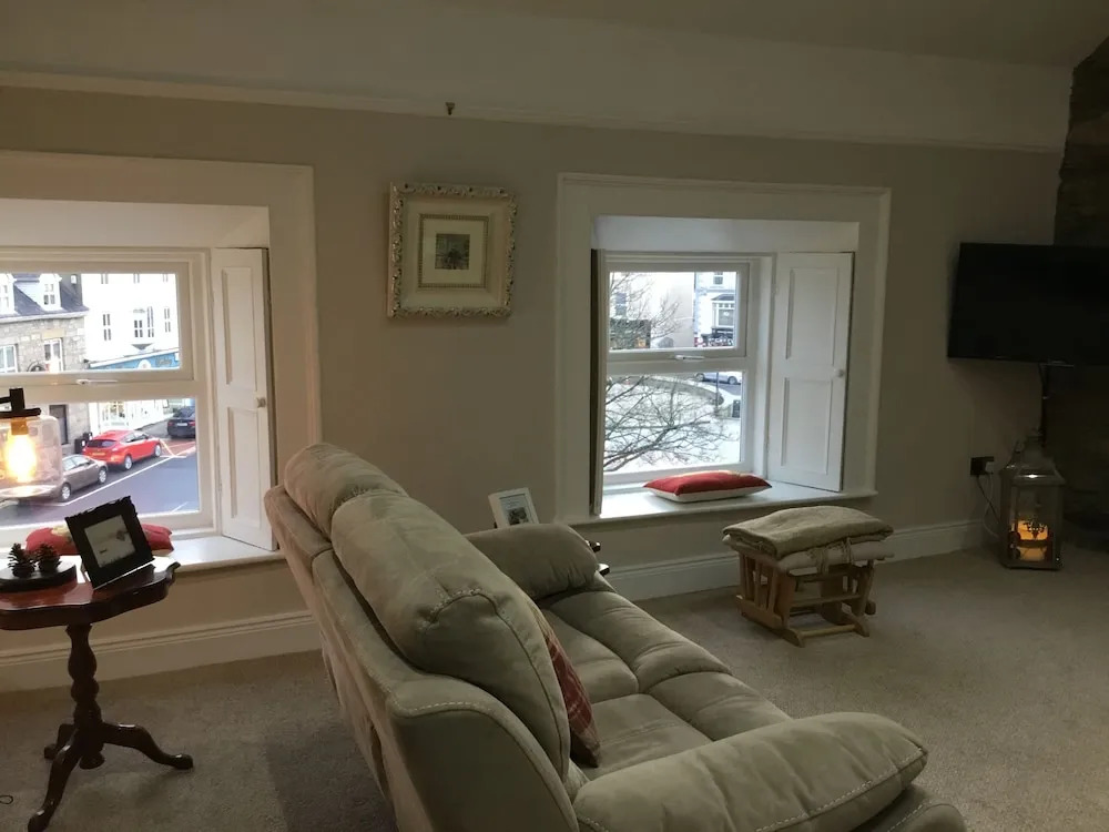 Charming 2 Bed Apartment Donegal Town Centre