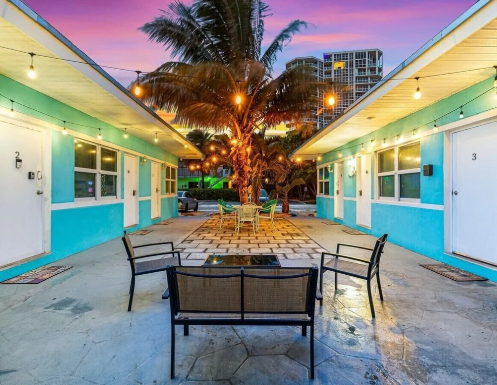 Discount! Modern Ocean-side Studio, 1br/1bath, Hollywood, Free Parking + Bbq!