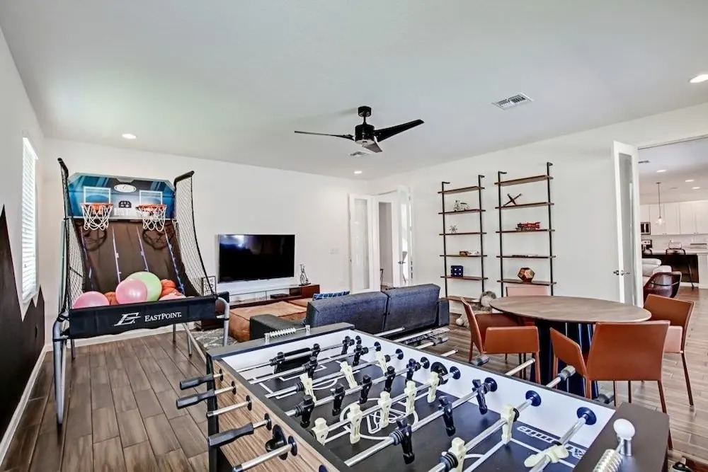 Very Private Surroundings Pool, Game Room & More! 7 Bedroom Home