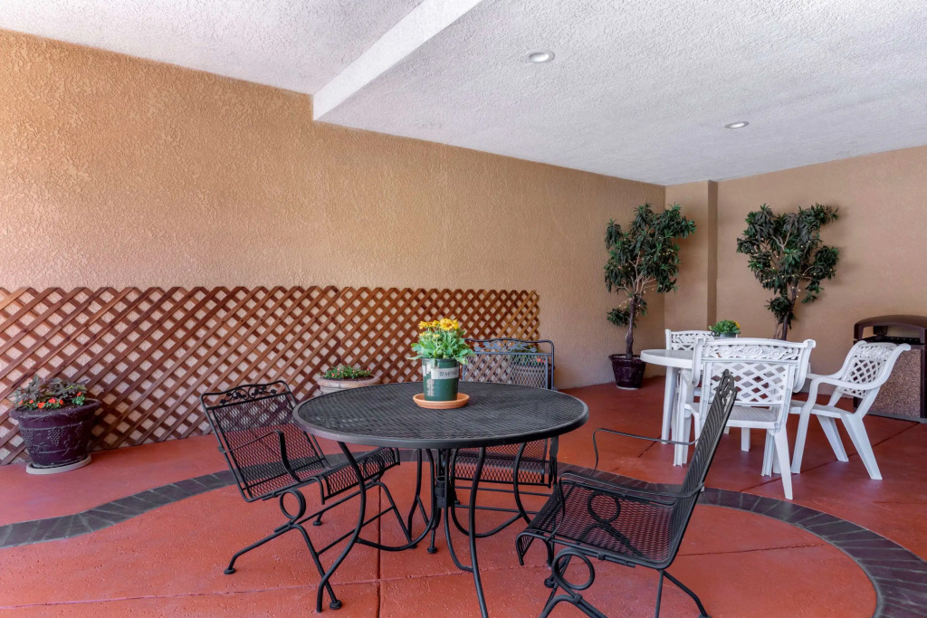Comfort Suites Visalia - Convention Center