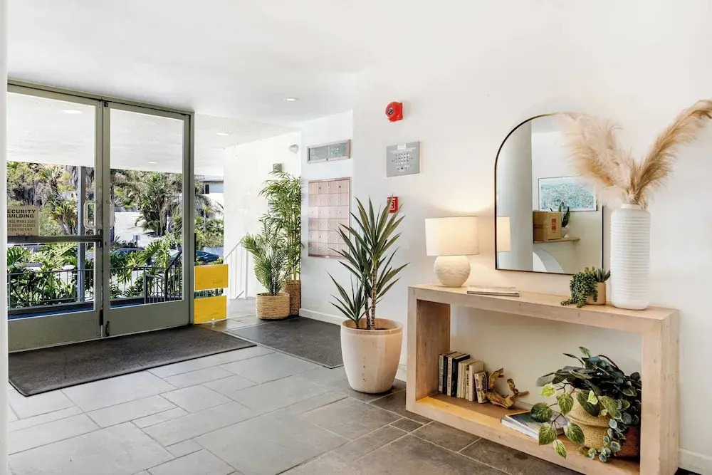 Oceanfront Gem w/ Balcony, Pool, Hot Tub & Carbon Beach Access Bluewater Haven by Avantstay