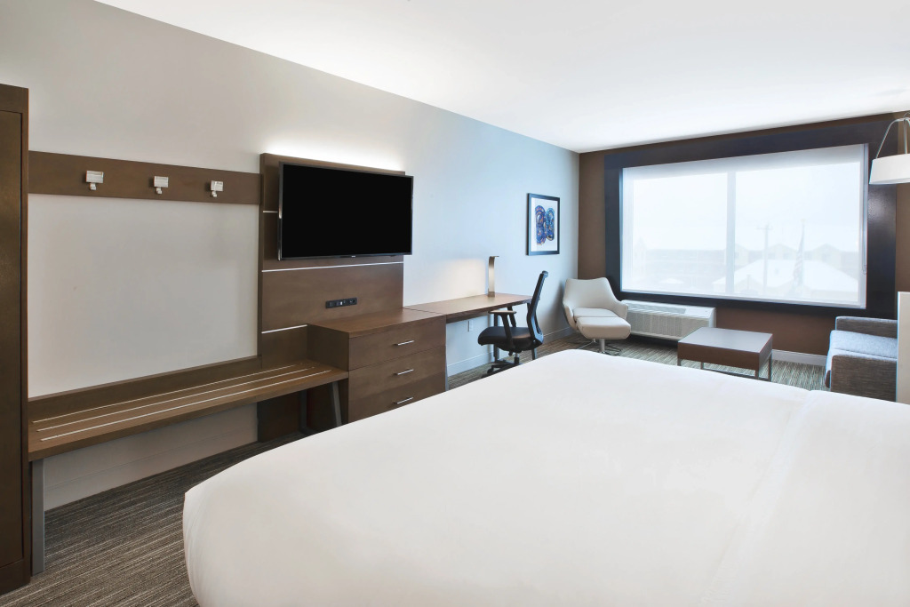 Holiday Inn Express & Suites Okemos - University Area by IHG