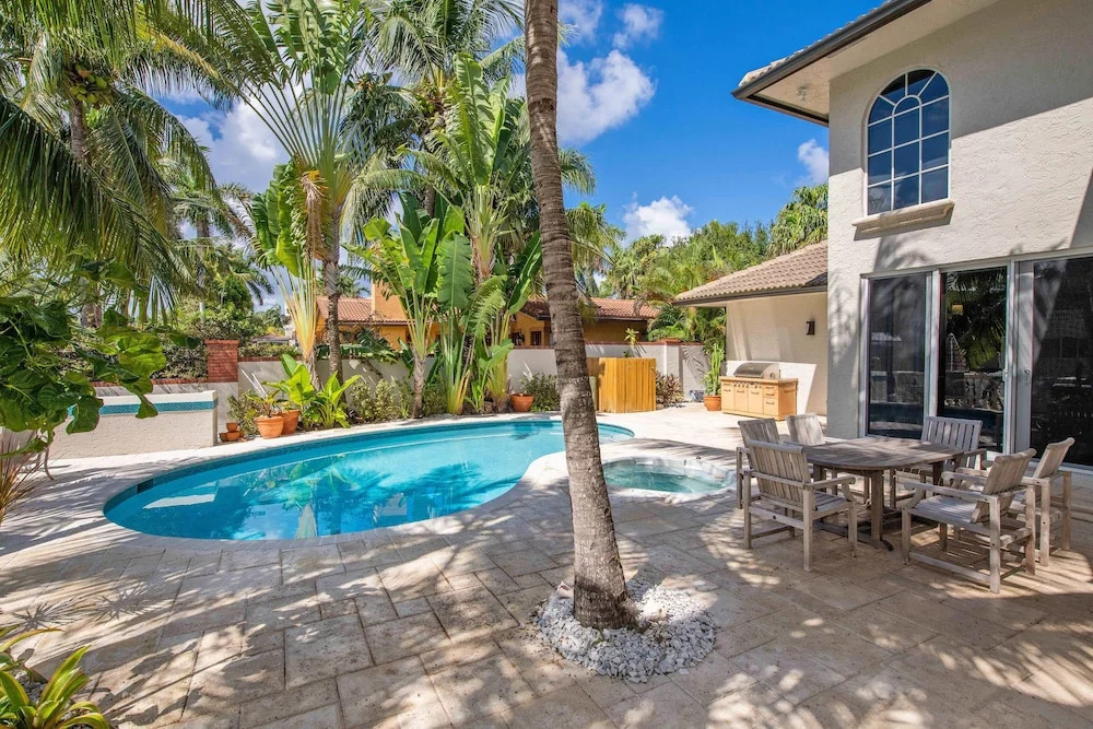 The House of 425 Coral Way 5 Bedrooms 4.5 Bathrooms Home